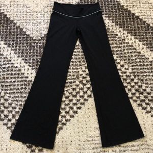 Aritzia TNA Low-Rise Flare Yoga Pants